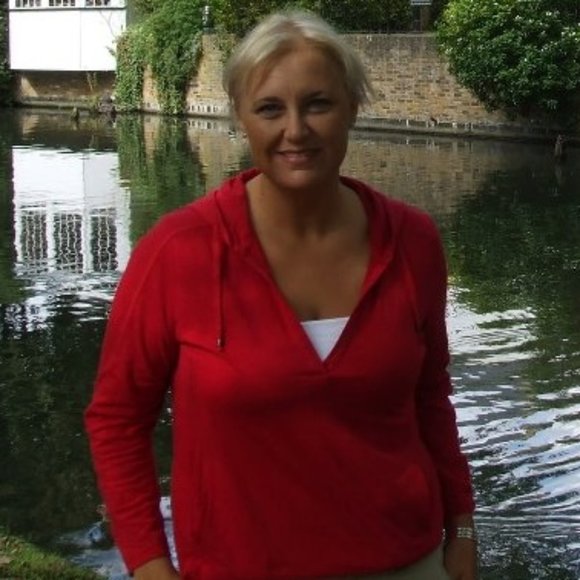 Meet your Posher, Sandy - Picture 1 of 4